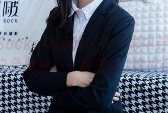 BoBoSocks袜啵啵 – 在光影中寻找熊熊的白色棉袜——踩脏的時刻大合集
