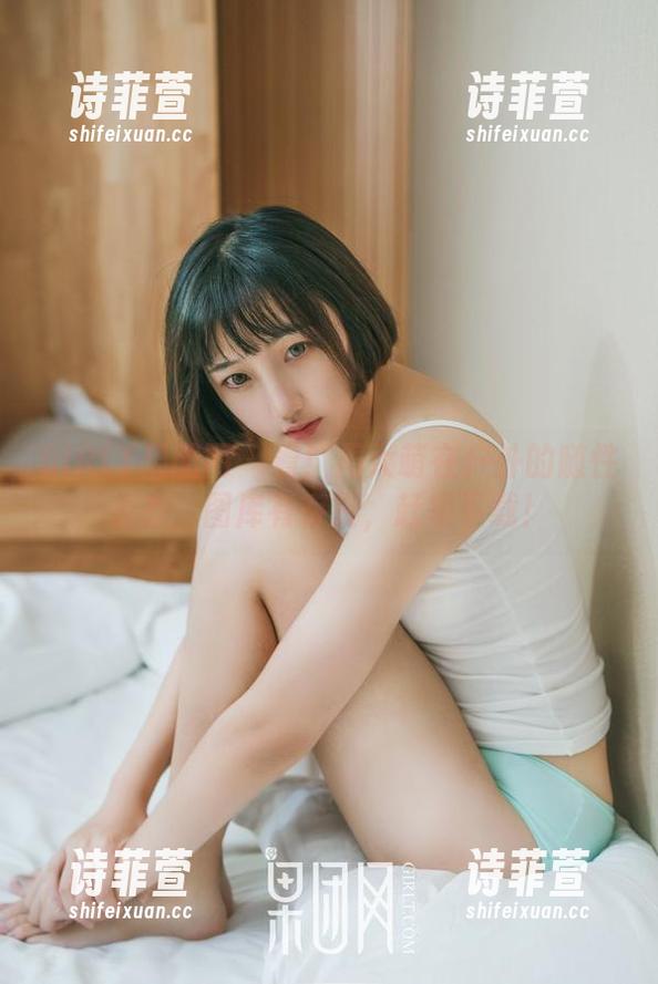 GIRLT果团网 - 看！周大萌在户外的随性姿态，图库有存货，赶紧下载！