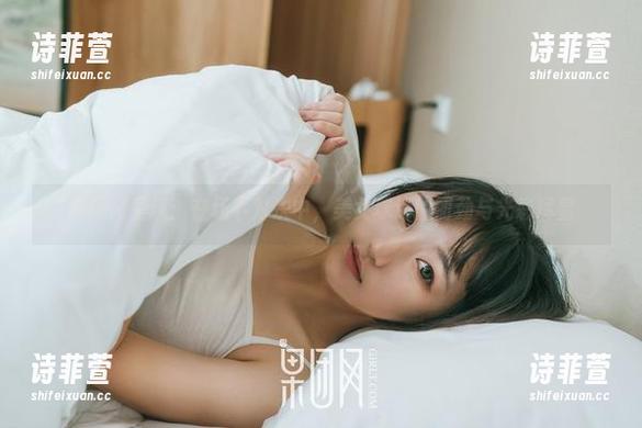 果团网呈现：在场下对决中，美女球迷的韧劲与光彩尽显