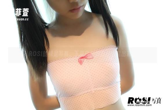 ROSI的裸足写真，下载它，你的脚也能出彩！