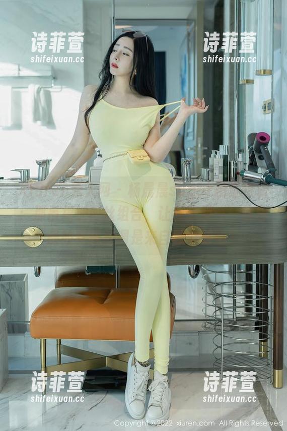 Xiuren秀人网 - 杨晨晨sugar精选特辑：那吊裙加肉丝组合，让我想问——最极品的穿搭腔调是来自哪个时空？