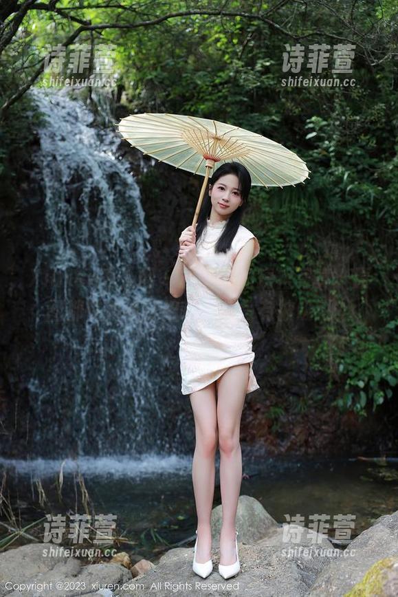 Xiuren秀人网-林文文 Xiuren秀人网 - 林文文的短裙写真,原图都在和我打招呼,有没有被吸引?