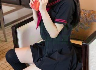 Xiuren秀人网 – 当糯美子MINIbabe在线化身女王，写真中隐藏了几分挑逗。