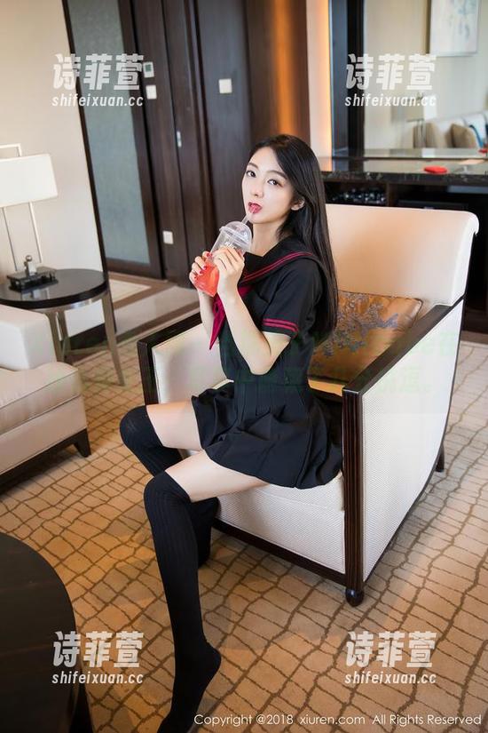 Xiuren秀人网-糯美子MINIbabe Xiuren秀人网 - 当糯美子MINIbabe在线化身女王,写真中隐藏了几分挑逗。