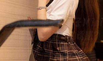 Xiuren秀人网 – 手握糯美子Mini制服全集，谁能拒绝这样的诱惑？