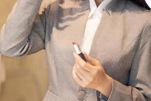 Xiuren秀人网 – 龙女宝宝的旗袍写真，恰好可以在墙上做壁纸展览！
