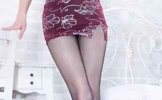 beautyleg – Lynn的泳池写真集：湿身的一天，原图都能打滑！