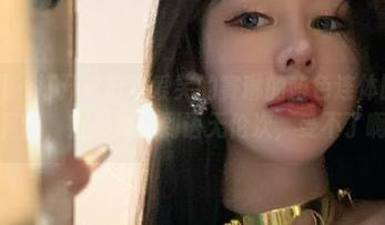 微密圈 – 打开这份不爱笑的赛琳的蓝色连体比基尼写真集，直接被美到语无伦次，受不了啊。