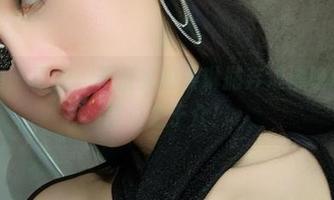 微密圈 – 原图：不爱笑的赛琳抛弃浪漫隐私，勇敢公之于众！
