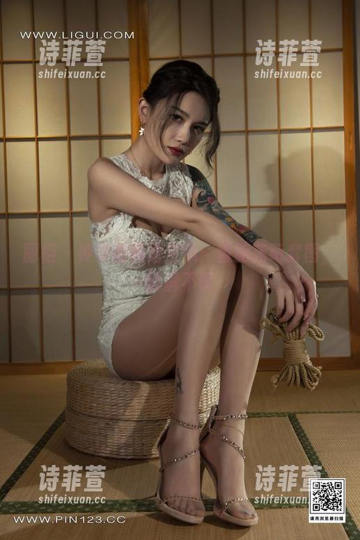丽柜 - 钟情的高清宝藏：香脂莲莓套图，舔屏不误