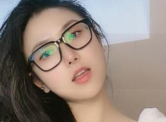 微密圈 – 图片分享：俏妞qiaoniu66在试衣间2.0的“十分钟内变女神”挑战！