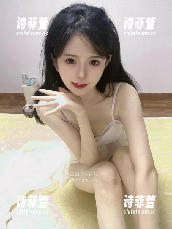 倦倦喵的露背裙，竟然让这个写真图包充满一种说不出的诱惑感
