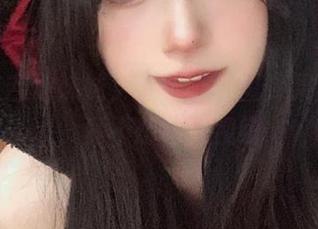 细看这吉他妹妹，倦倦喵的图库果然别致，竟不想移开视线