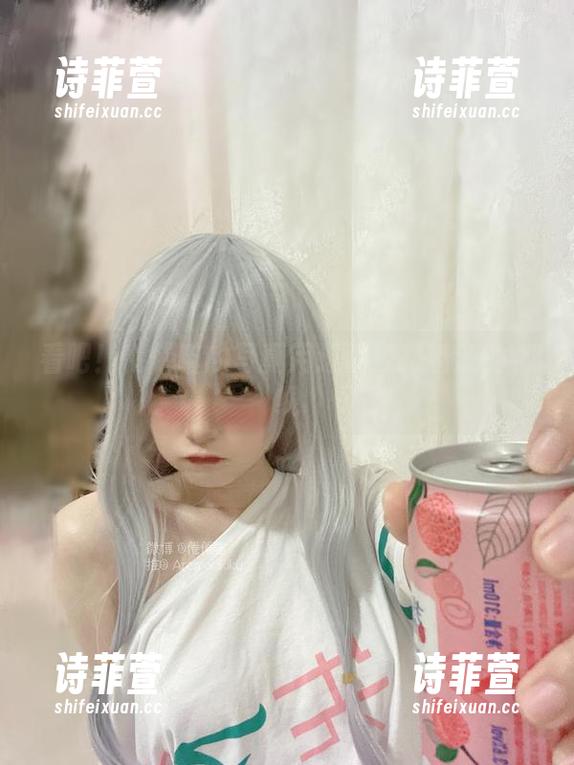 看吧！倦倦喵的写真用透明撩拨着我的视线