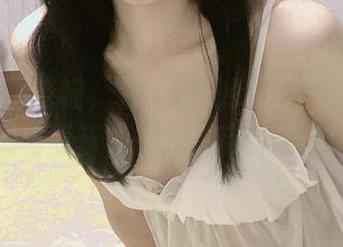 清晨的倦倦喵，白睡衣加持请自行想象，原图和更新，一举一动都在偷懒。
