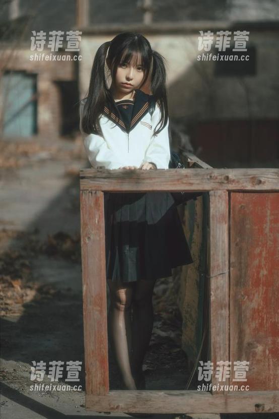 用千言万语都不如一张图描述：六味帝皇酱厨娘的高清写真集等你来护航！