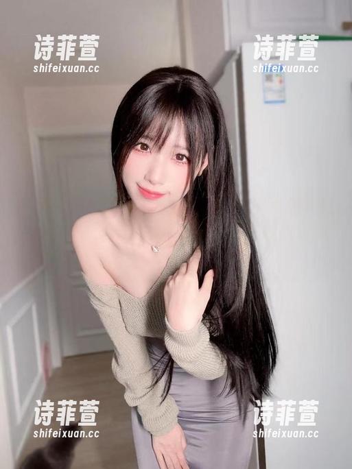 微密圈 - 有请十万口草莓粥粥，照个办公室照，免费送你一种“工作日也能甜”的气息！