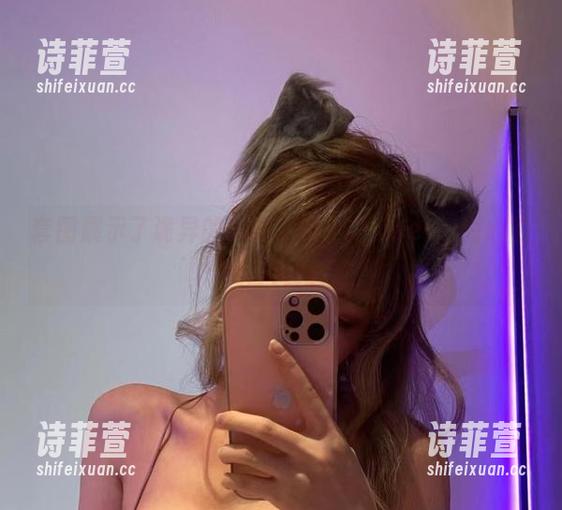 套图展示了诡异的甜蜜，啾小妍Deer，甜心的代言人吗？