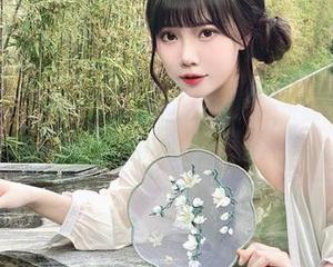 大肉丸Amiee的秘书图集上线啦！每一张都价格公道，送你免费的好心情！