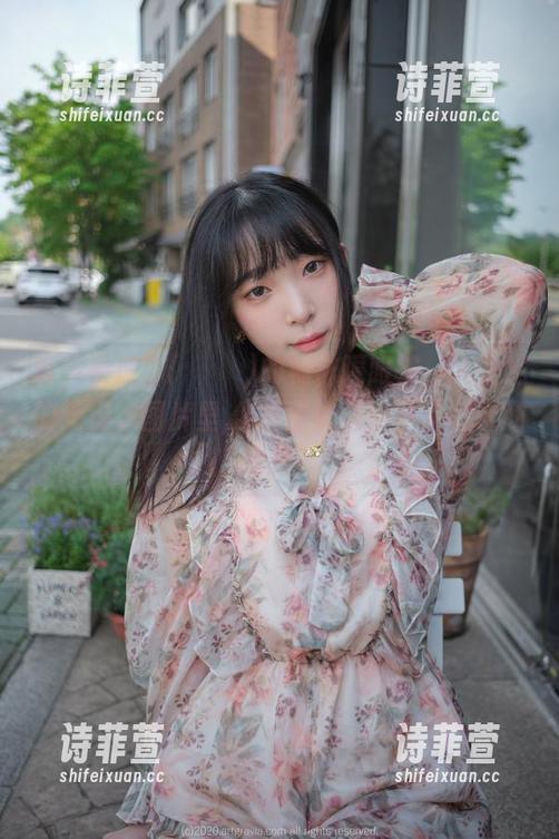 哦，姜仁卿(강인경)的棉袜障眼法，无圣光的浪漫，图片里,你甚至能觉得袜子柔软的触感？