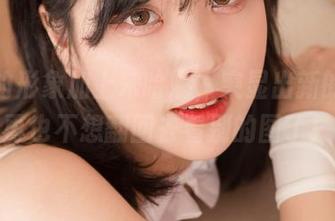 修女的形象加上宋哈娜，突显出新的美，再也不想翻回去看别的图了！