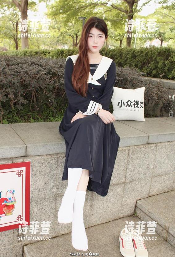 小众视觉-婷婷 小众视觉 - 在婷婷的少女套图分享中,我似乎又回到了无忧无虑的午后,茶香满溢。