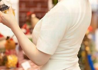 尤蜜荟 – 这图包也更新了嘛，娜露Selena的水手服，配上她的小表情，谁能抗拒？
