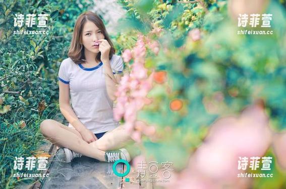 推女神-琪琪qlql 推女神 - 琪琪qlql的泳装全套图包,穿上就能化身沙滩女神,或是误入时光机!
