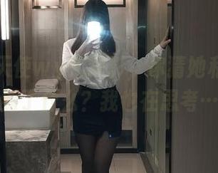 无颜小天使wy的绝影，你猜她私拍时想到了什么？我也在思考…