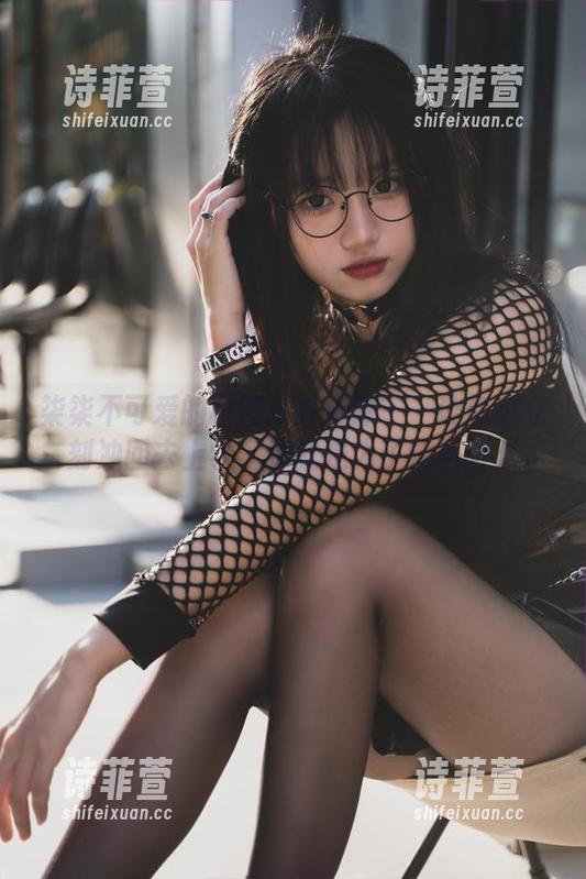 柒柒不可爱的校园写真资源——让你想立刻冲回去上学，不就是为了这画面么