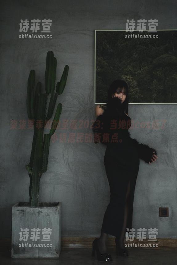 柒柒要乖哦的圣诞2023：当她的cos成了小镇居民的新焦点。