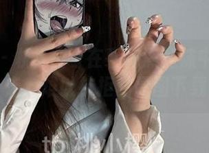 微密圈 – 桃沢樱呀在裹胸黑丝袜中优雅游走，难以抗拒的原图下载