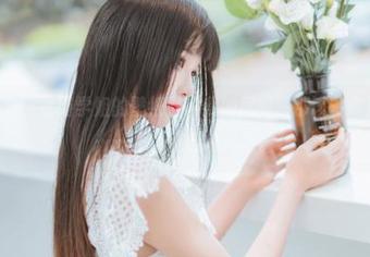如果我能把桜桃喵学姐的壁纸贴满我的房间，那该多幸福啊，额……不太符合常理吧。