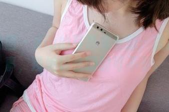 森萝财团 – Sia的写真集更新：试拍这件事，没她这么嗨的可不多。