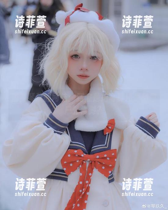 清青琴玖的网袜：到底是拍写真还是随意户外漫游？