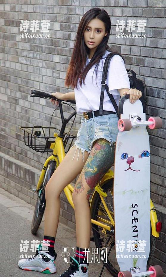 爱尤物的写真：模型资源出奇妙，迷恋变身贴心小秘书？