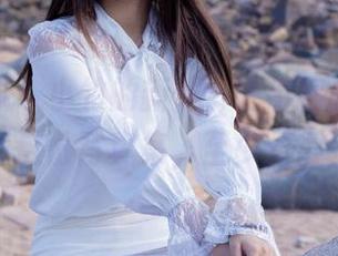 物恋传媒 – 小竹的新作：花影摇曳，赶紧下载这份写真集，至少值得一看