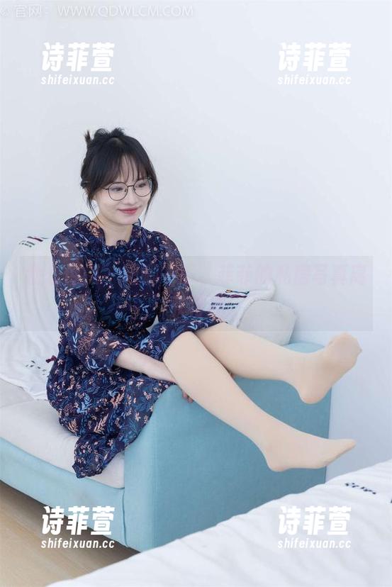 物恋传媒 - 吧唧一下，菲菲的私房写真离歌特供
