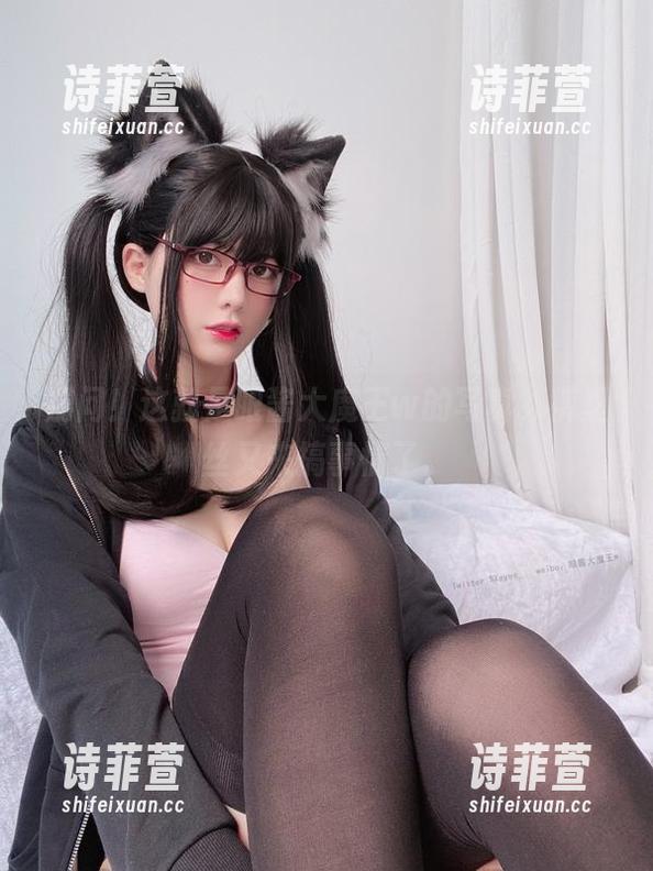 别问！这就是眼酱大魔王w的写真，裤里丝又来搞事情了。