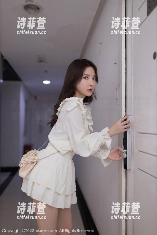 秀人网 - 你见过余安安这样展现天使的图集吗？光线、姿态，居然让我觉得还挺可爱。