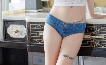 秀人网 – 允尔的温柔，今天不想出门，就让壁纸养眼啊！
