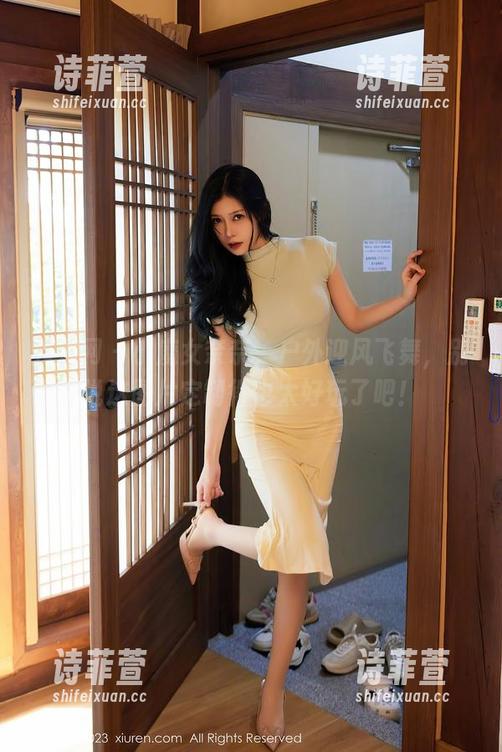 秀人网 - 小魔女奈奈，户外迎风飞舞，别说这图片定制得也太好玩了吧！