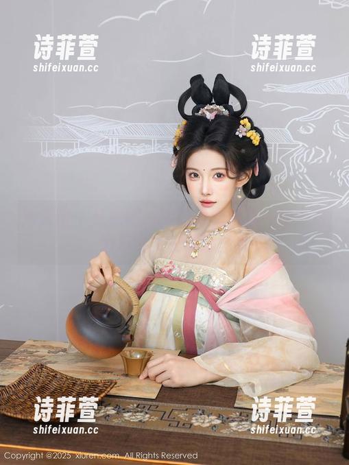 秀人网-徐微微mia 秀人网 - 徐微微mia的泳池合集:眼中泡泡与身影交错的图片