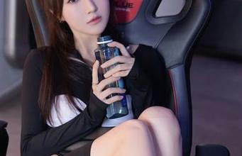 秀人网 – 王俪丁白衬衫时刻，图库里谁还敢与之匹敌？