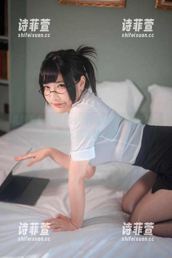 礼服写真正式上线，网盘里的糖果果Candy让人疯狂想下载！