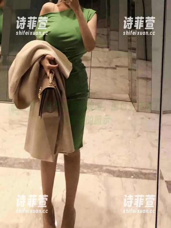 微密圈 - 紫色哒豚豚校服，图包里充满了无圣光的暗示