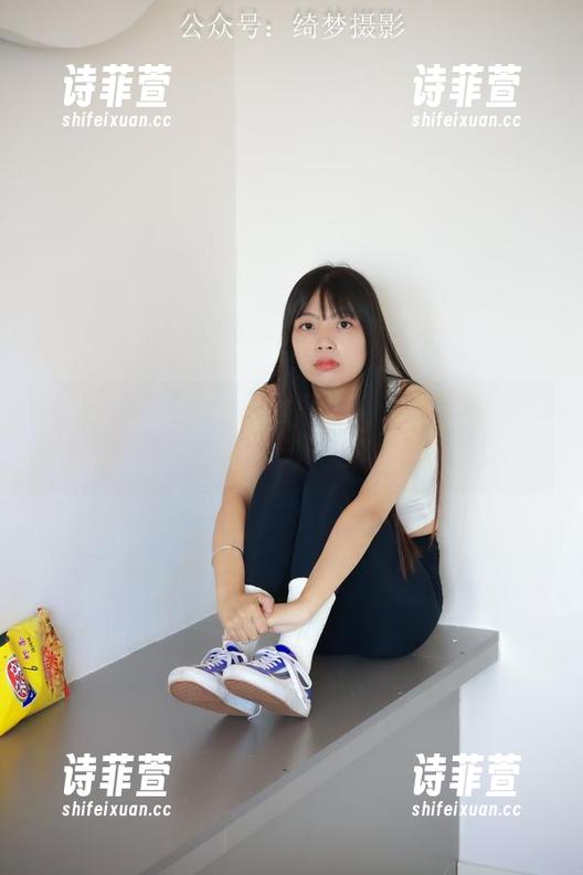 绮梦摄影 - 制服狂潮再来！月月的最新作品，静静看，别着急
