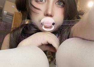 谁说档案室OL只会忙着整理文件？“芊川一笑MNK”的作品让人发现她的另一面！