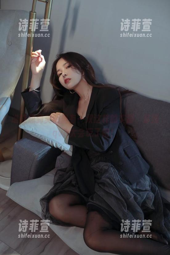 谁能想到美图里有一双这样的美脚，苏嫣qvq太会玩了吧！