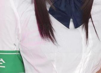 存档这部，虎森森的裤里丝写真，一点小欲望夹杂其中。